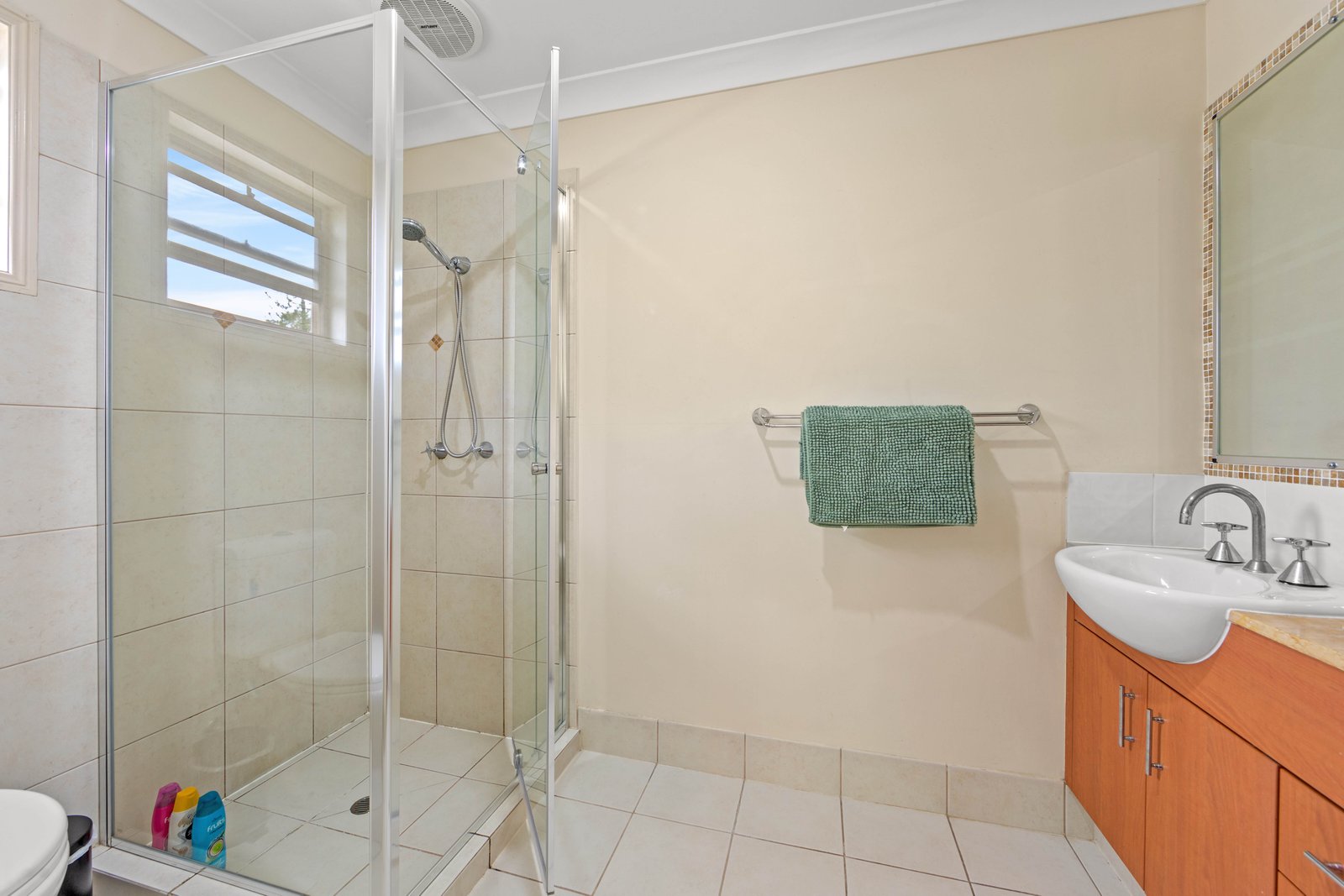 2/1 North Shore Avenue VARSITY LAKES 8