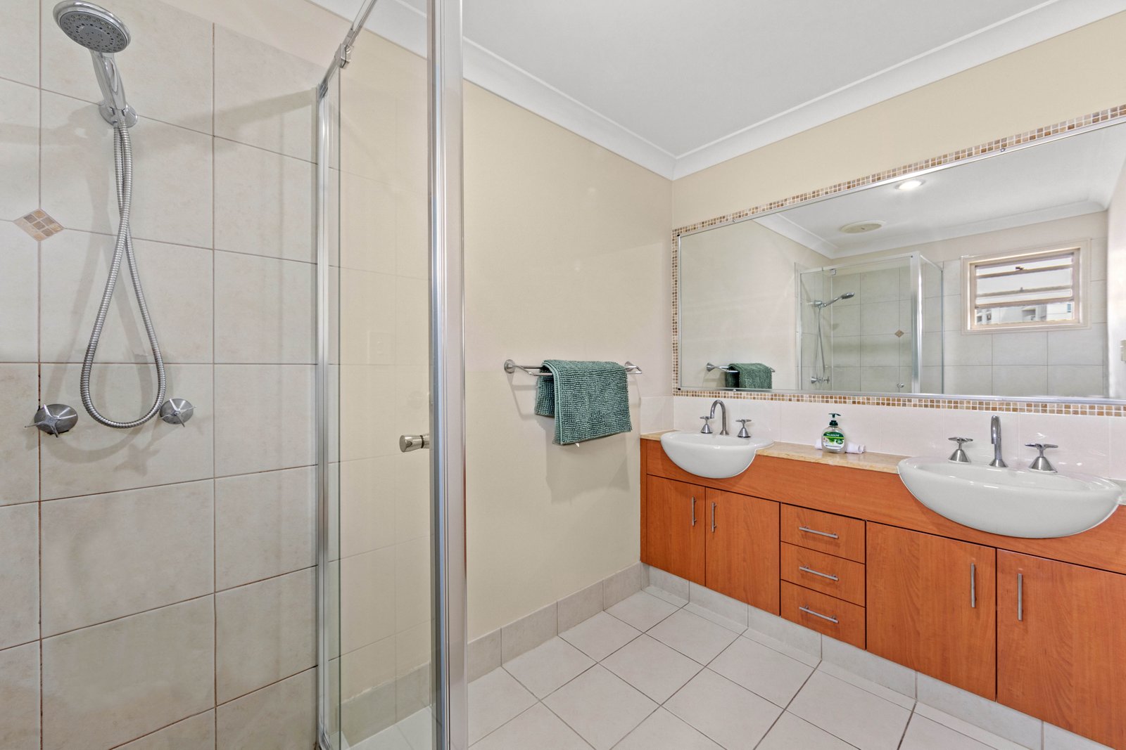 2/1 North Shore Avenue VARSITY LAKES 9