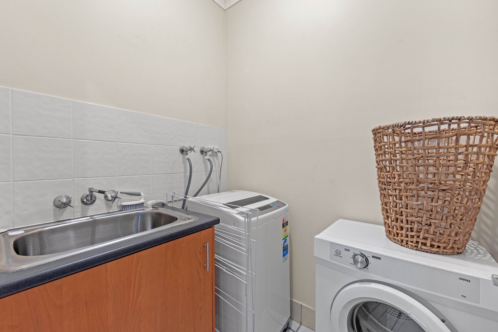 2/1 North Shore Avenue VARSITY LAKES 10