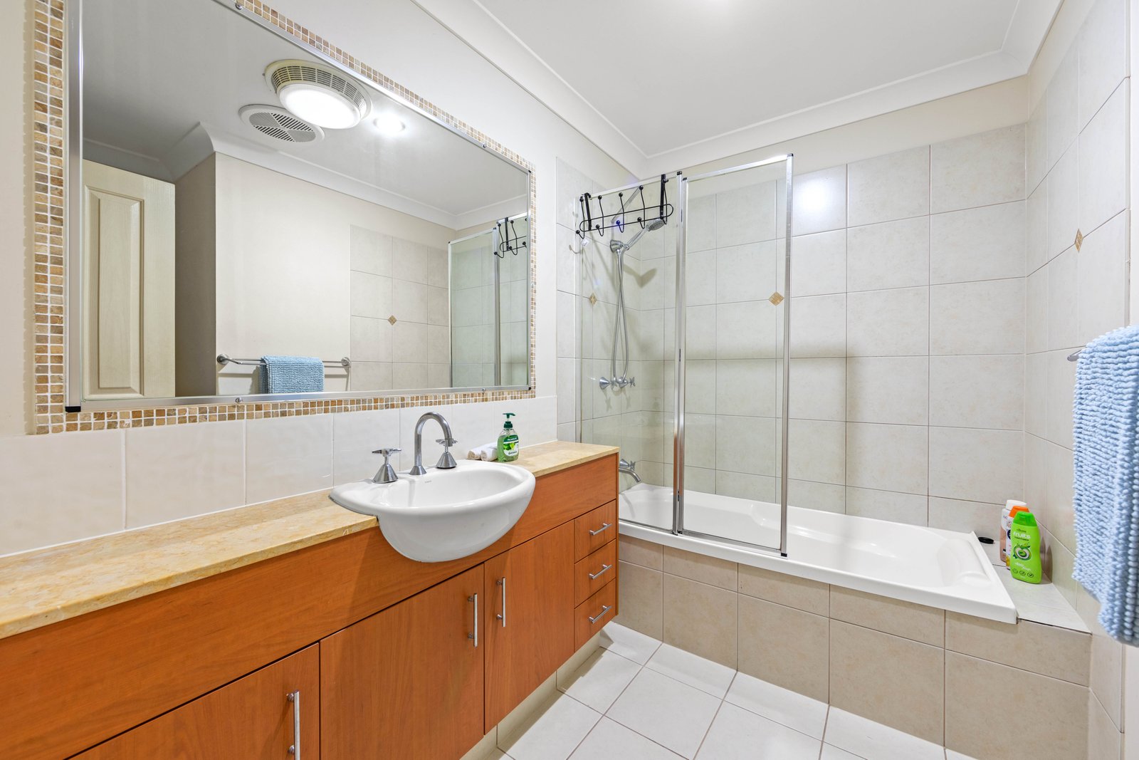 2/1 North Shore Avenue VARSITY LAKES 12