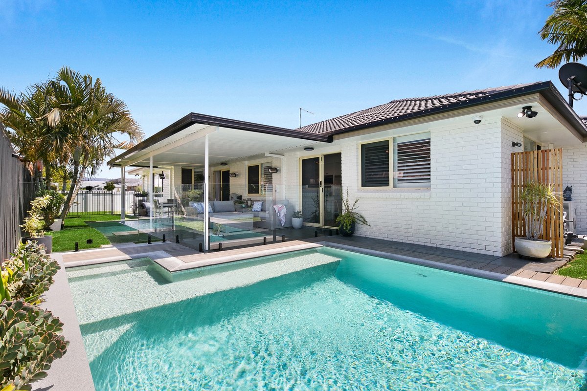 21 Nuthatch Street BURLEIGH WATERS 1