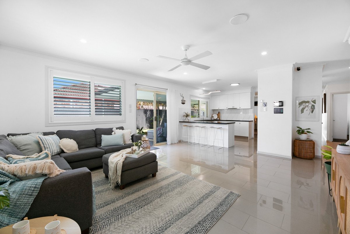 21 Nuthatch Street BURLEIGH WATERS 4