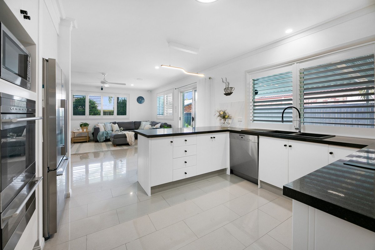 21 Nuthatch Street BURLEIGH WATERS 6