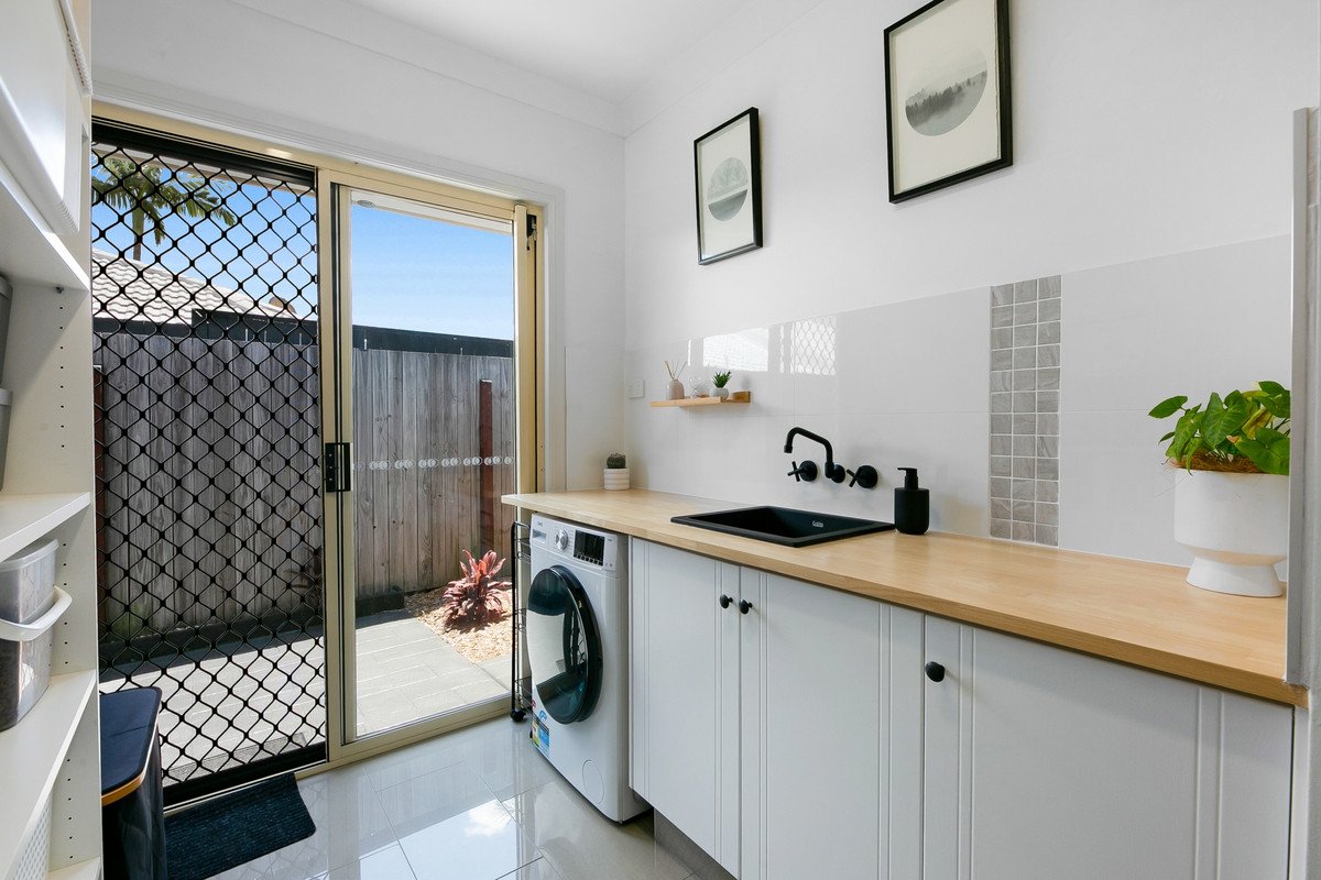 21 Nuthatch Street BURLEIGH WATERS 20