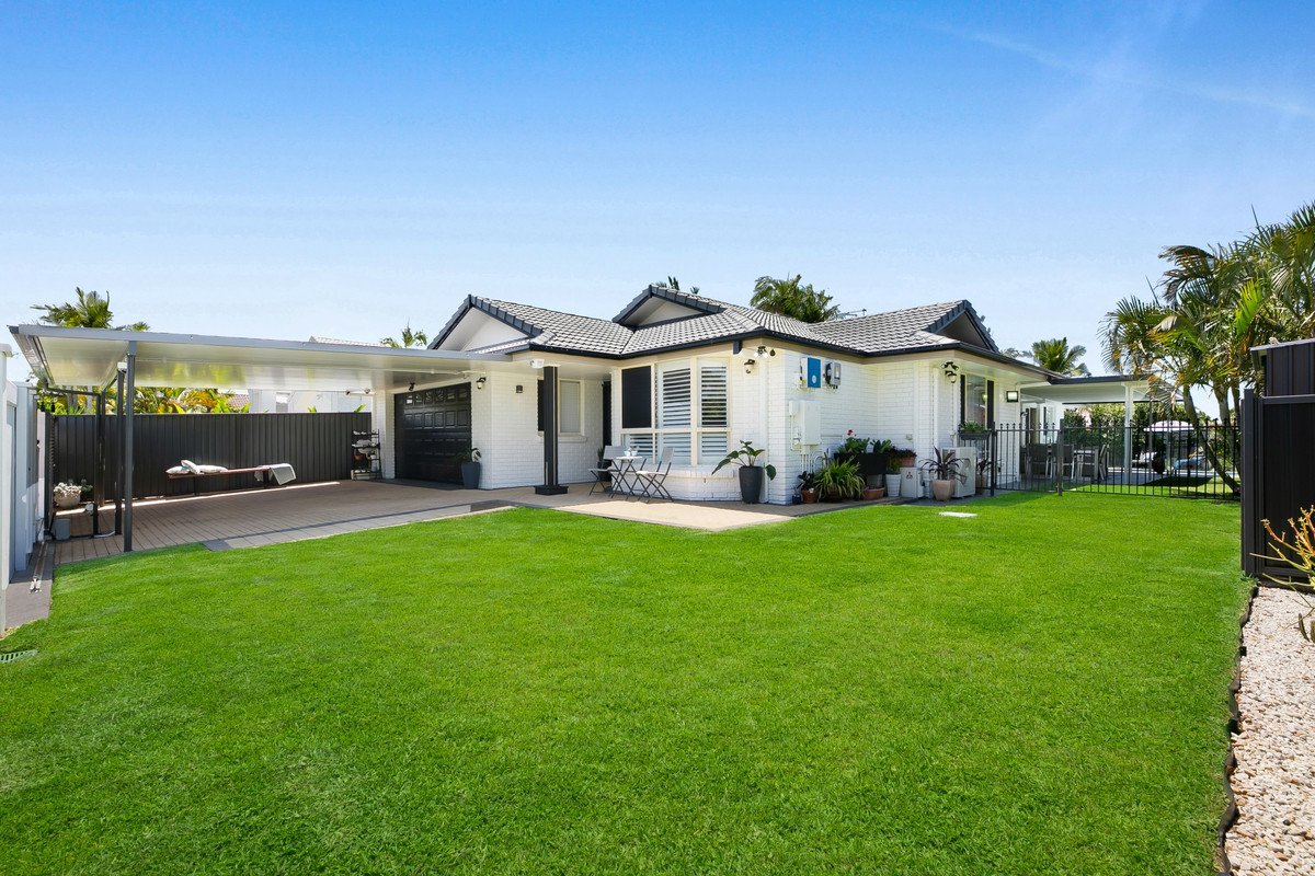 21 Nuthatch Street BURLEIGH WATERS 24