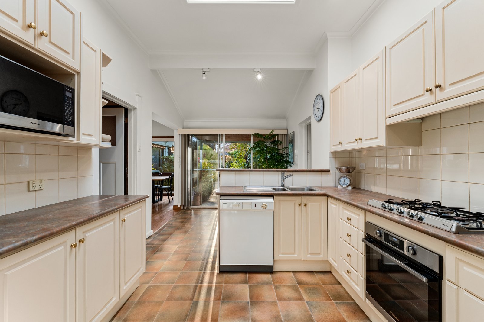 Gallery: 21 Oak Street