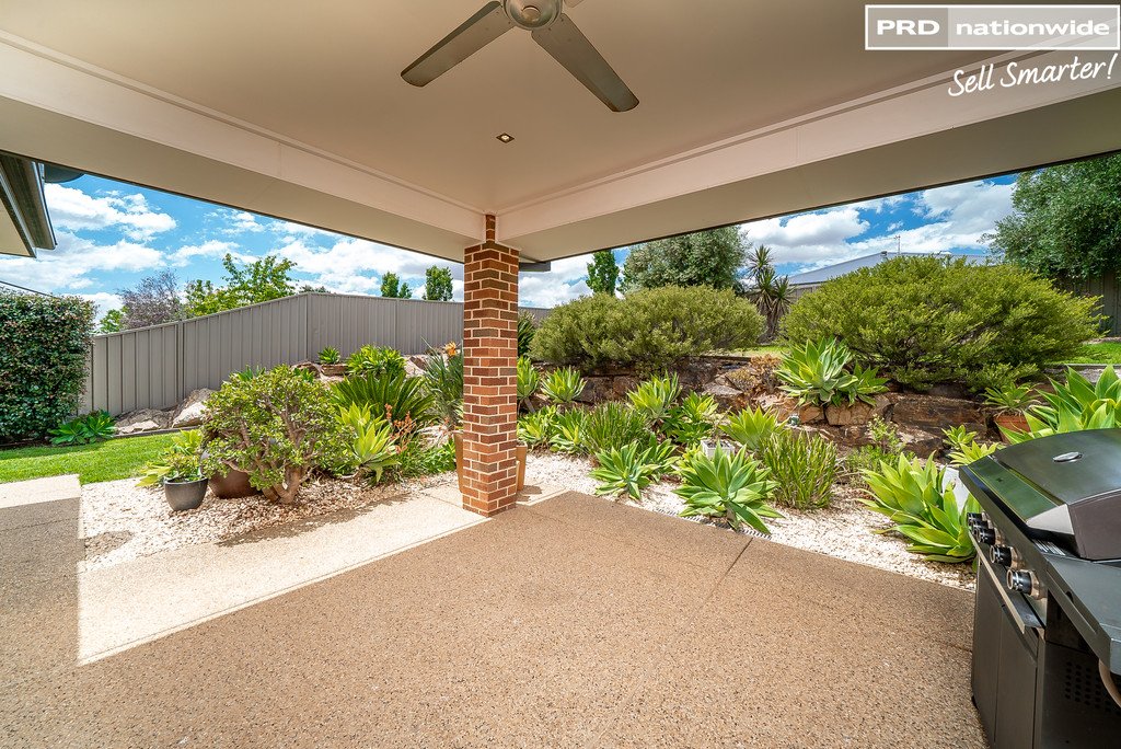 21 Osterley Street BOURKELANDS 5