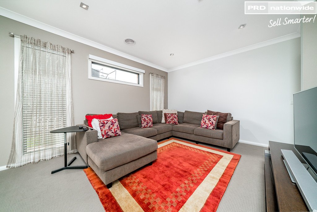 21 Osterley Street BOURKELANDS 8