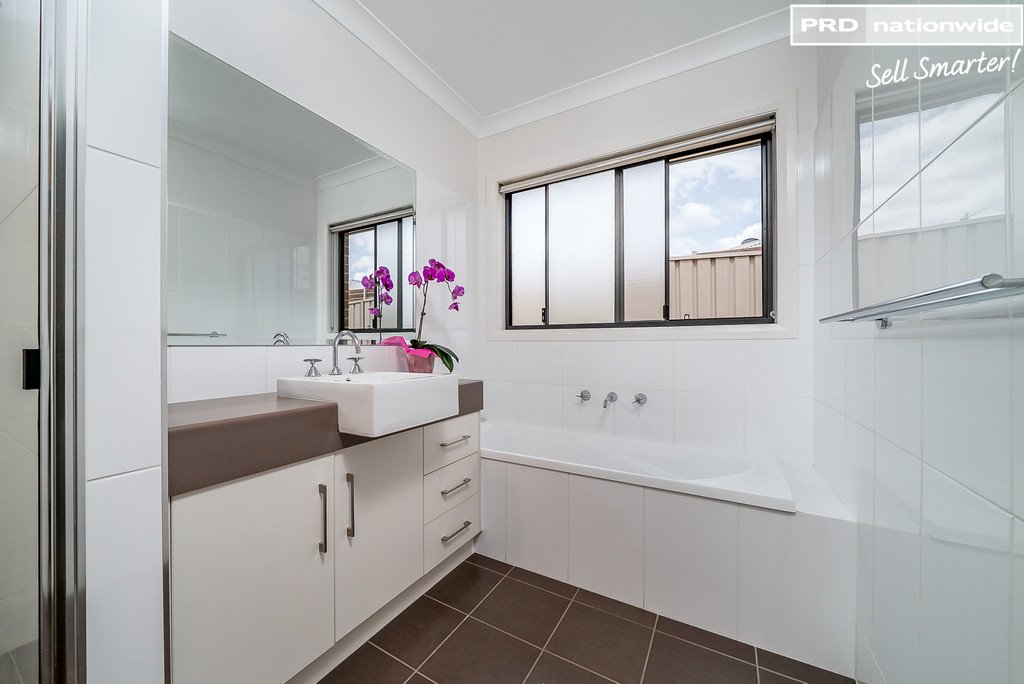 21 Osterley Street BOURKELANDS 12