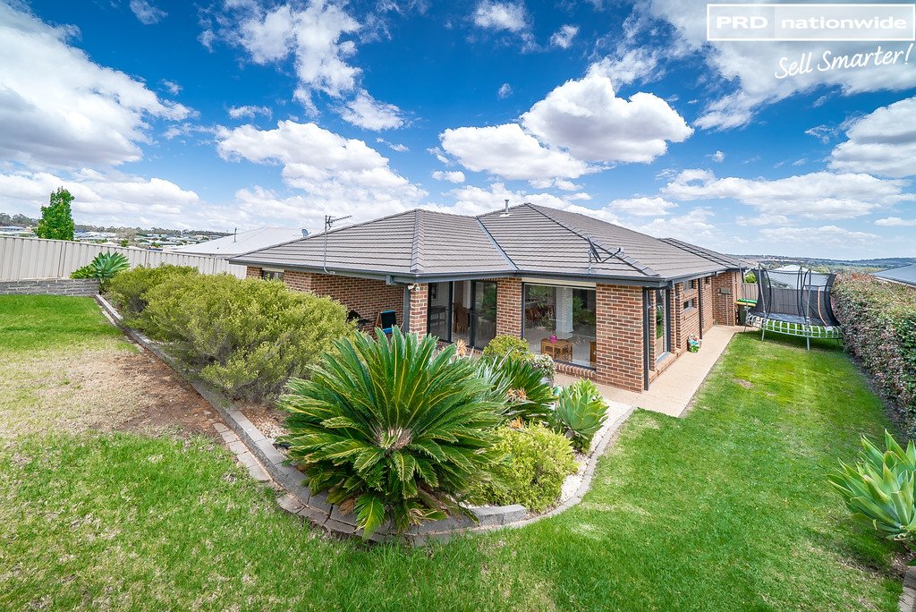 21 Osterley Street BOURKELANDS 13