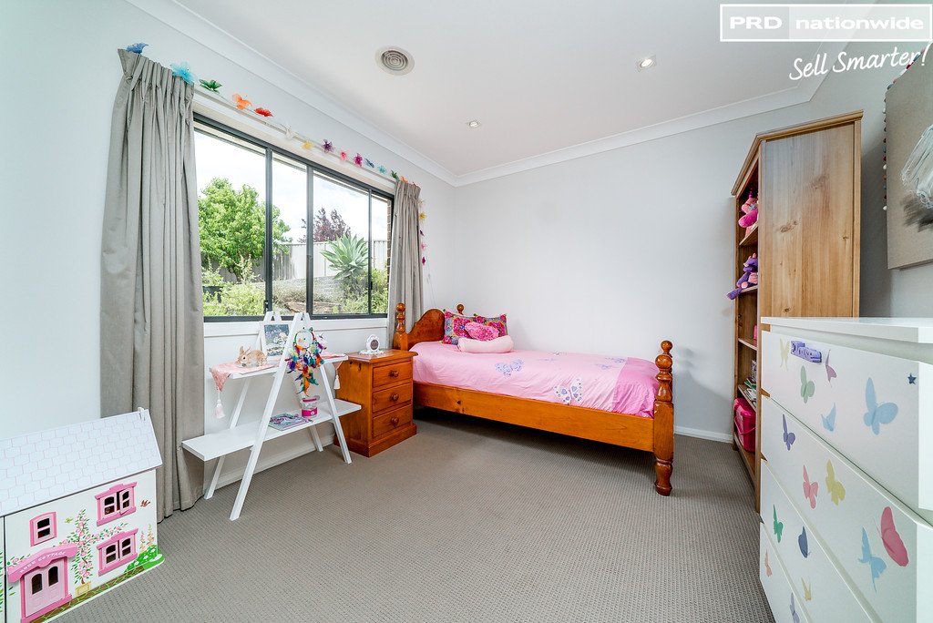 21 Osterley Street BOURKELANDS 15