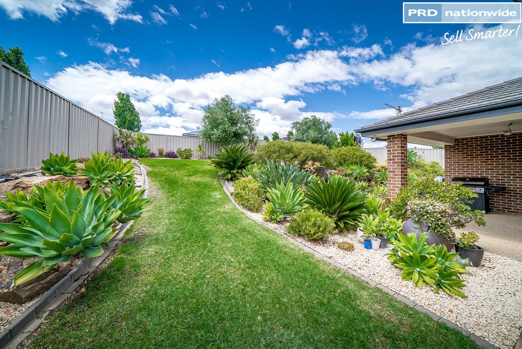 21 Osterley Street BOURKELANDS 18