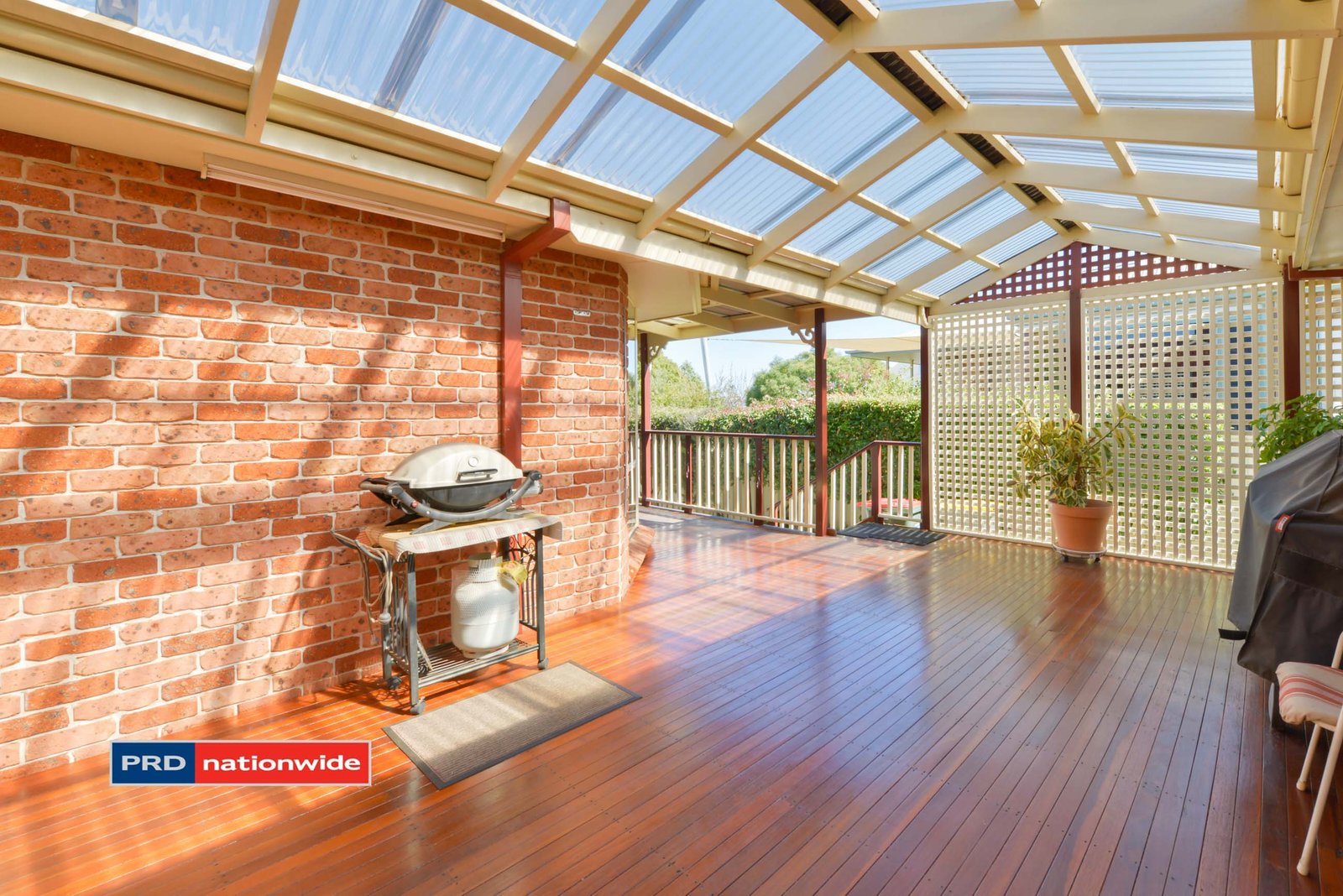 21 Overlanders Way TAMWORTH 9