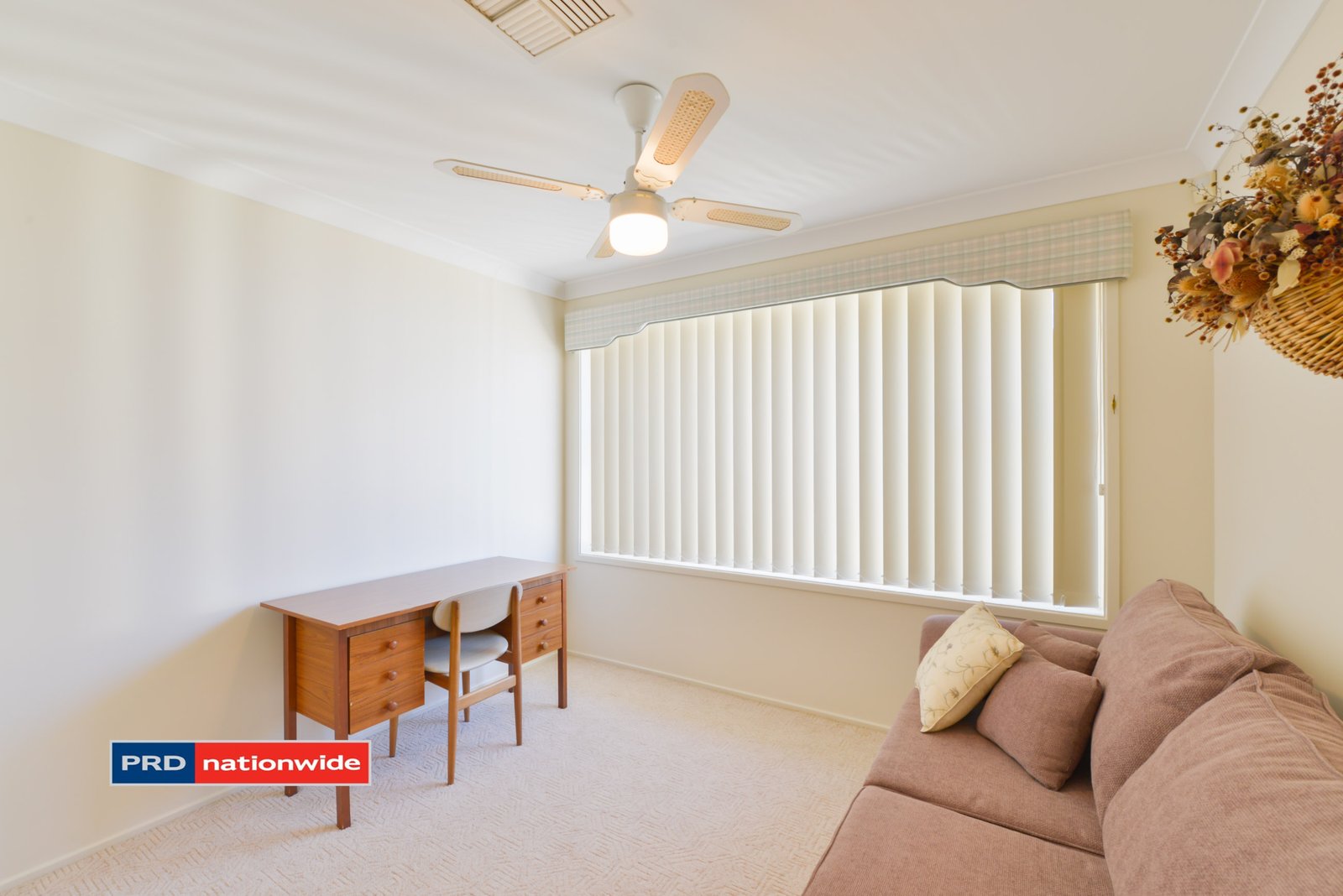 21 Overlanders Way TAMWORTH 12