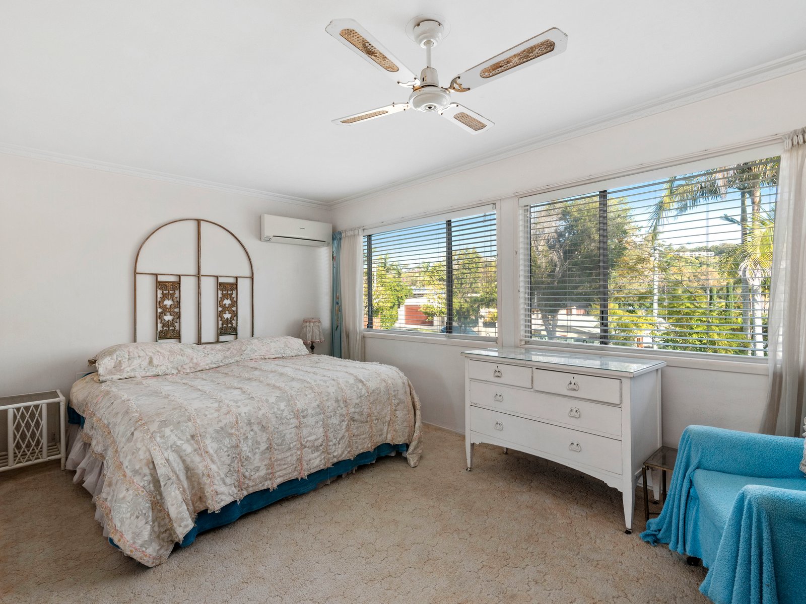 21 Page Parade BURLEIGH HEADS 8