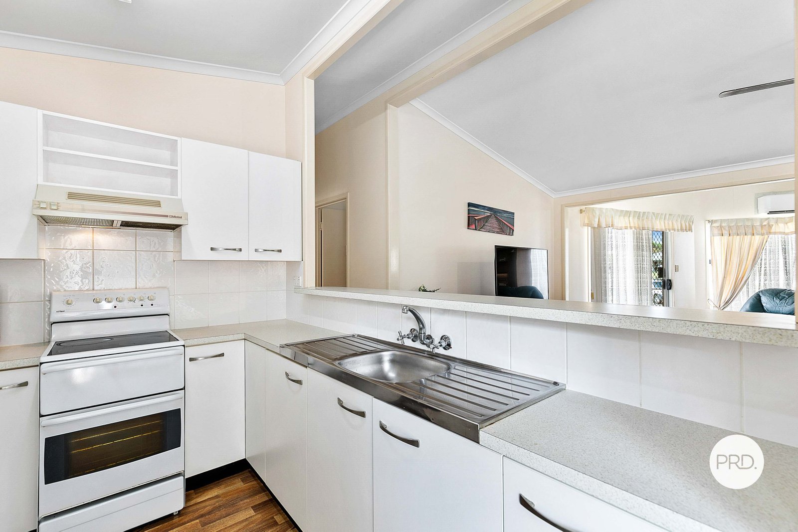 21 Palm Avenue ELI WATERS 4