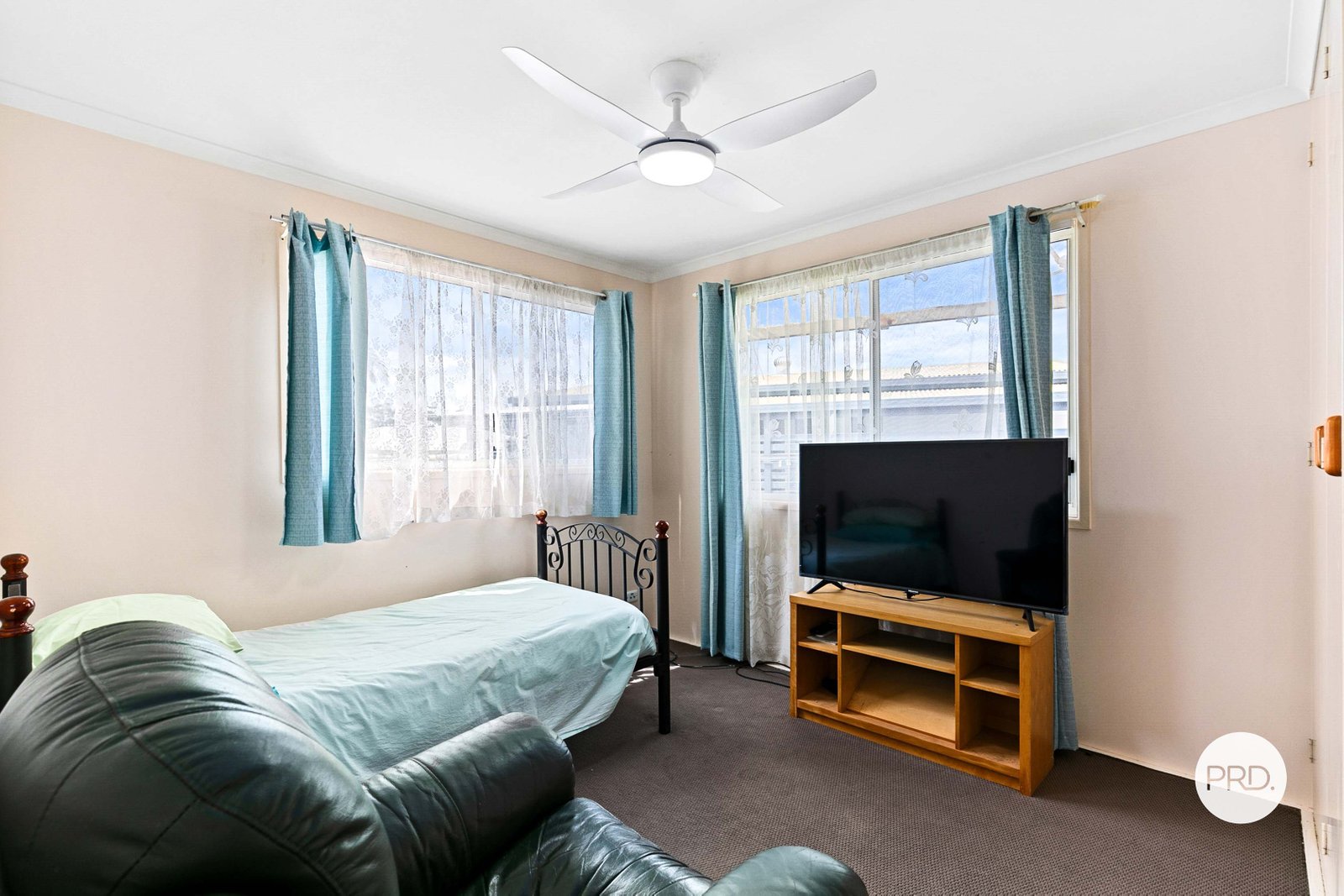 21 Palm Avenue ELI WATERS 10