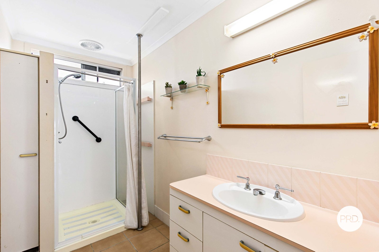 21 Palm Avenue ELI WATERS 11