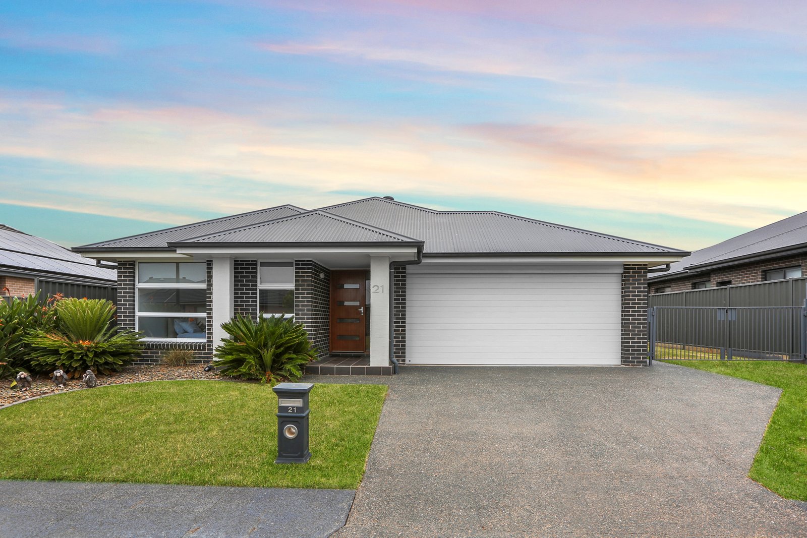 21 Peninsula Avenue HAYWARDS BAY 1