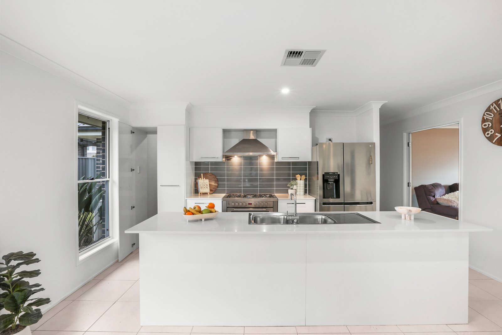 21 Peninsula Avenue HAYWARDS BAY 2
