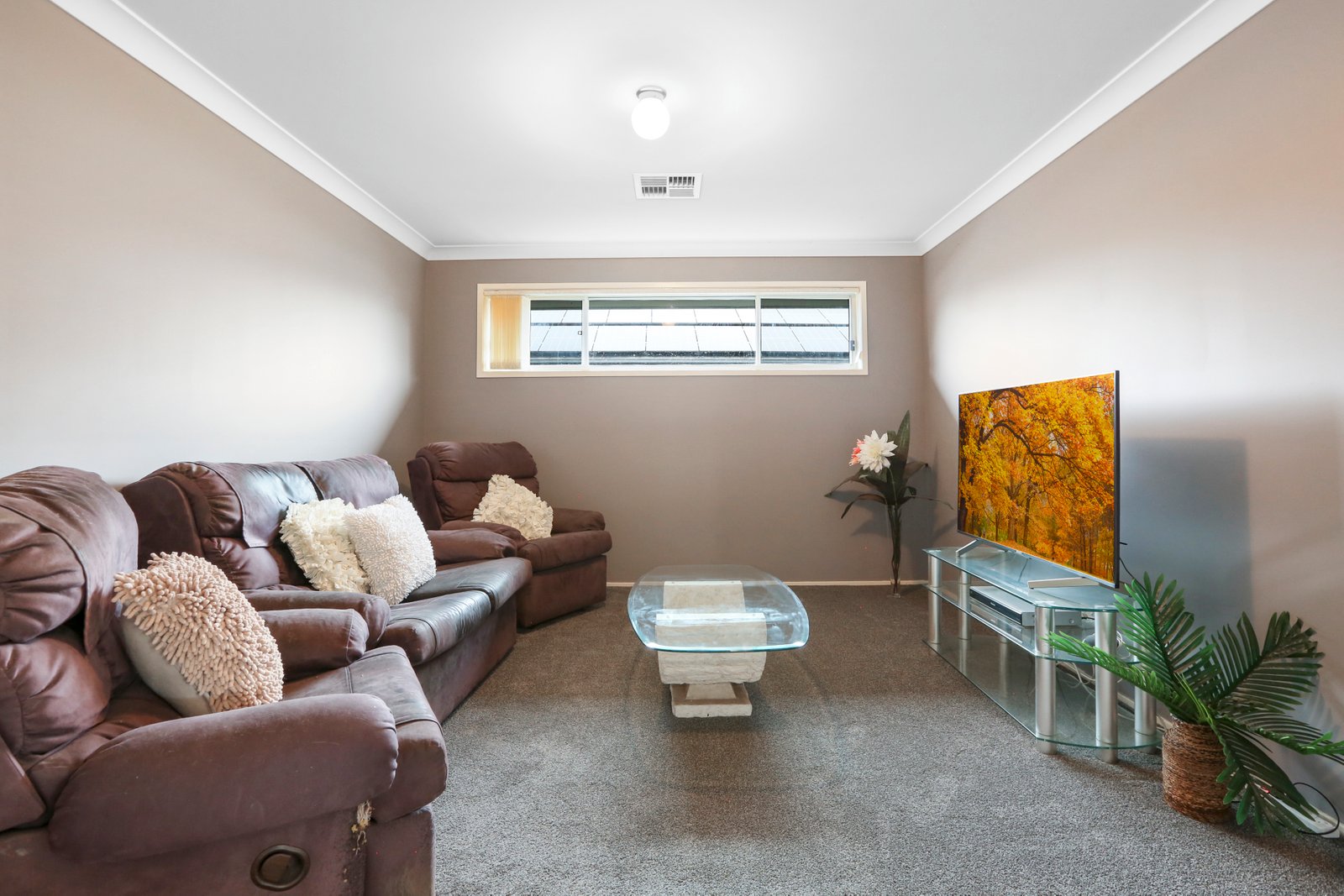 21 Peninsula Avenue HAYWARDS BAY 4