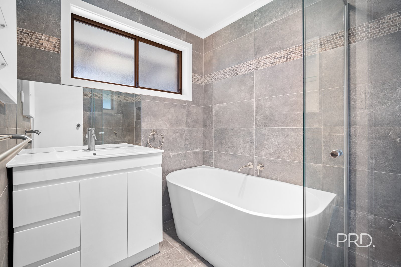 21 Pinaroo Drive GLENFIELD PARK 5