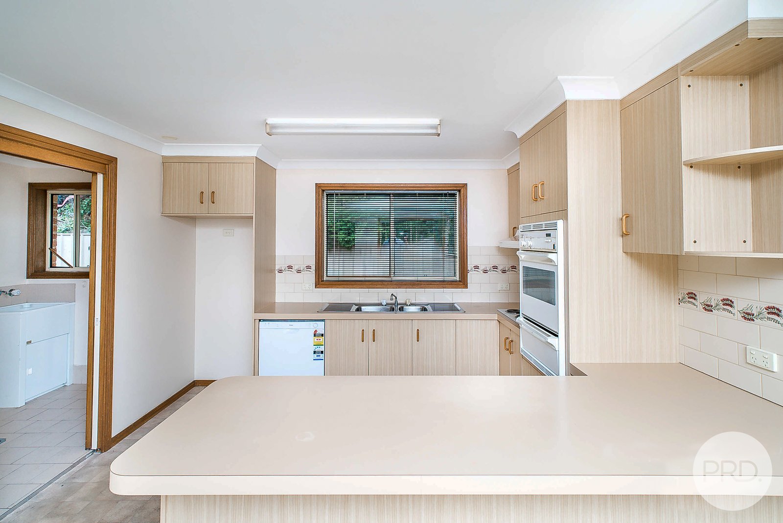 2/1 Randall Street KOORINGAL 8