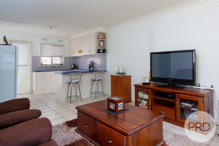 2/1 Raye Street TOLLAND 4