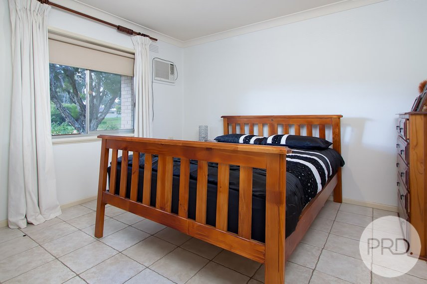 2/1 Raye Street TOLLAND 5