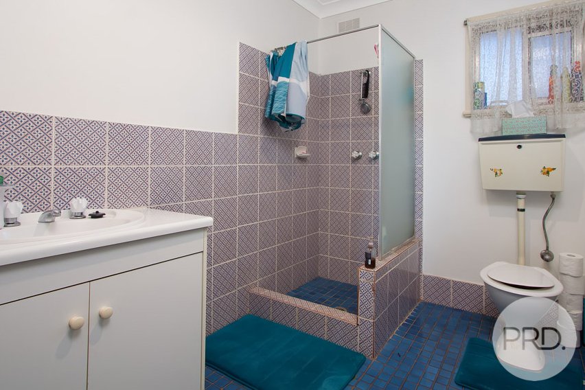 2/1 Raye Street TOLLAND 6