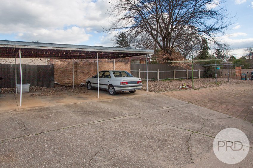 2/1 Raye Street TOLLAND 7