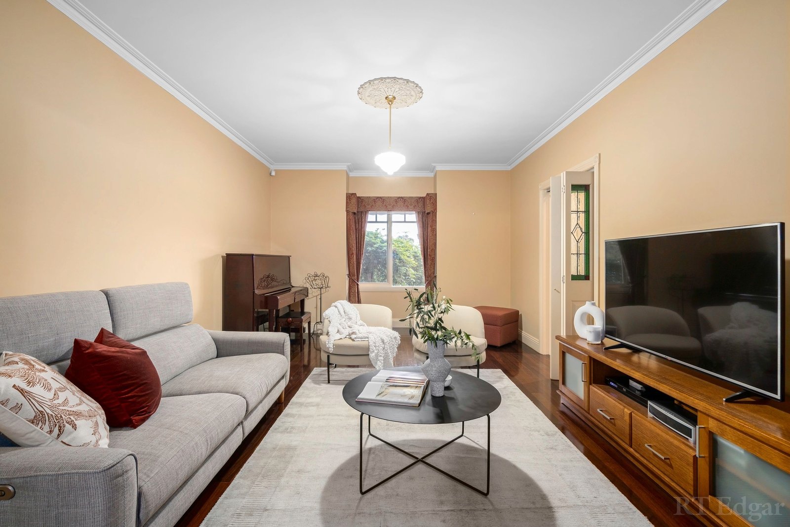 Real Estate and Property in 21 Redgum Court, Mill Park, VIC