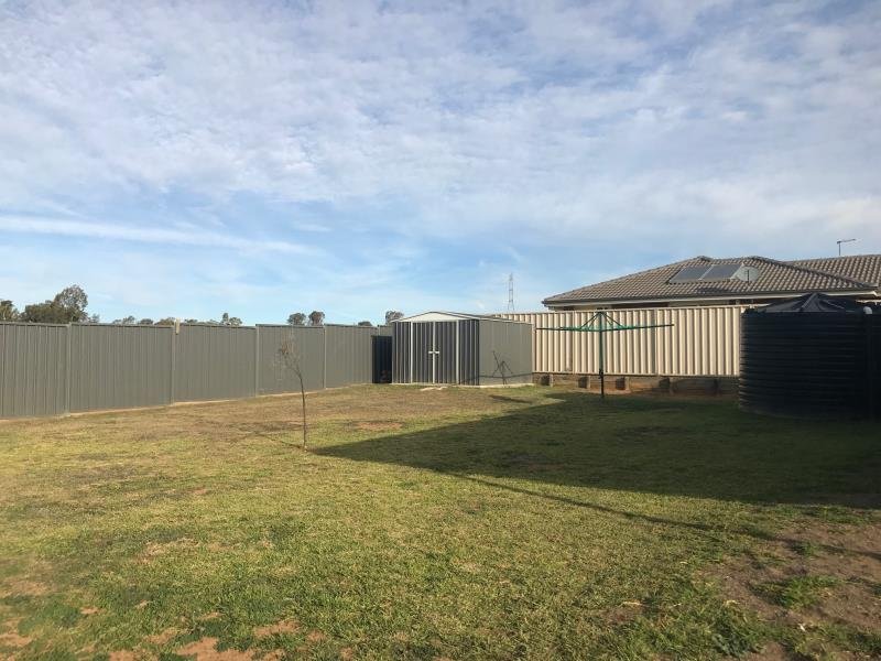 21 Rosella Avenue TAMWORTH 9