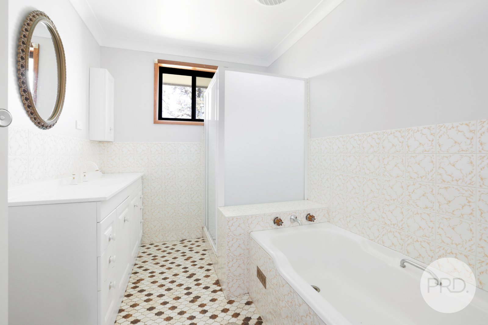 21 Roses Lane TINTINHULL 15