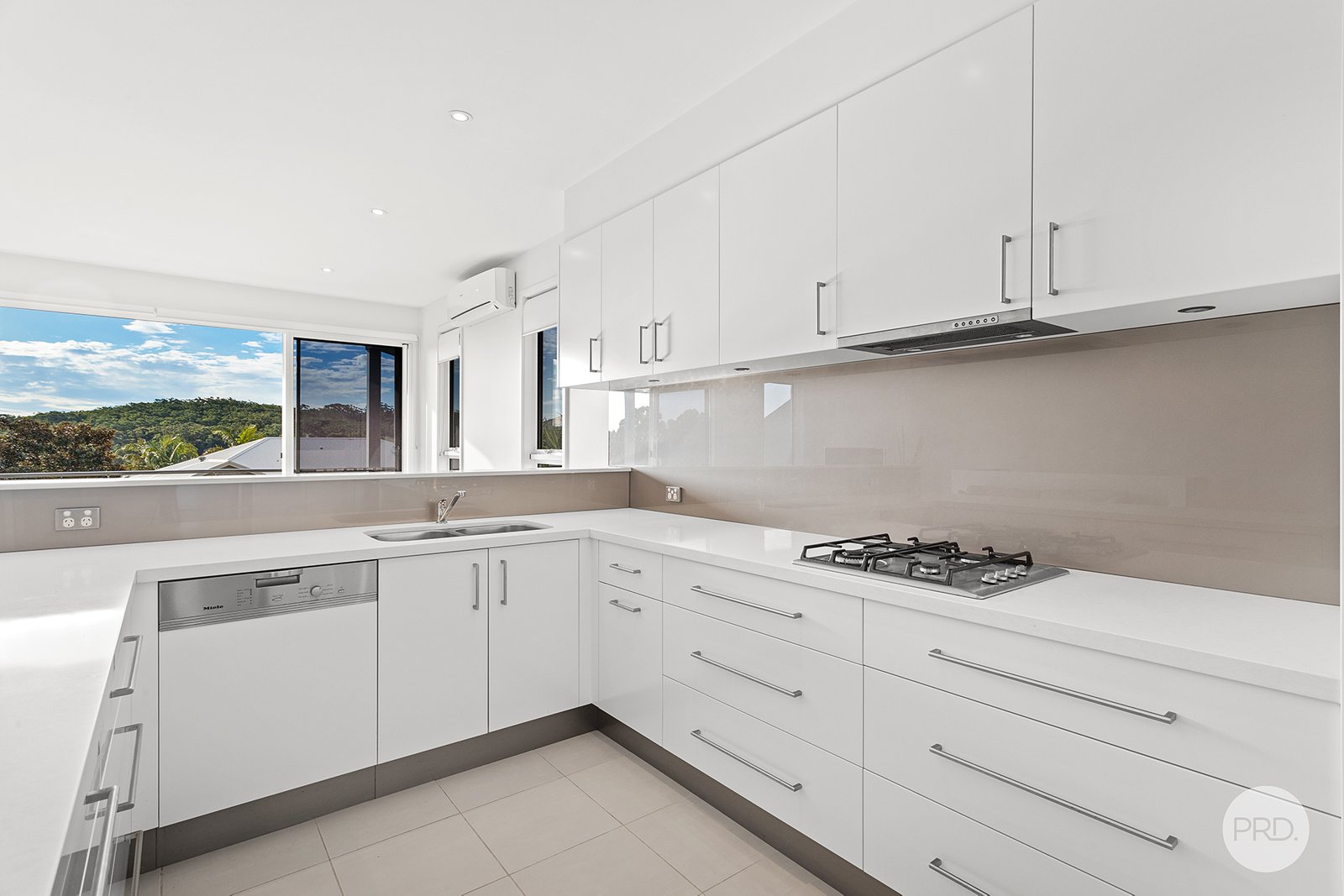 21 Seagrass Circuit CORLETTE 9