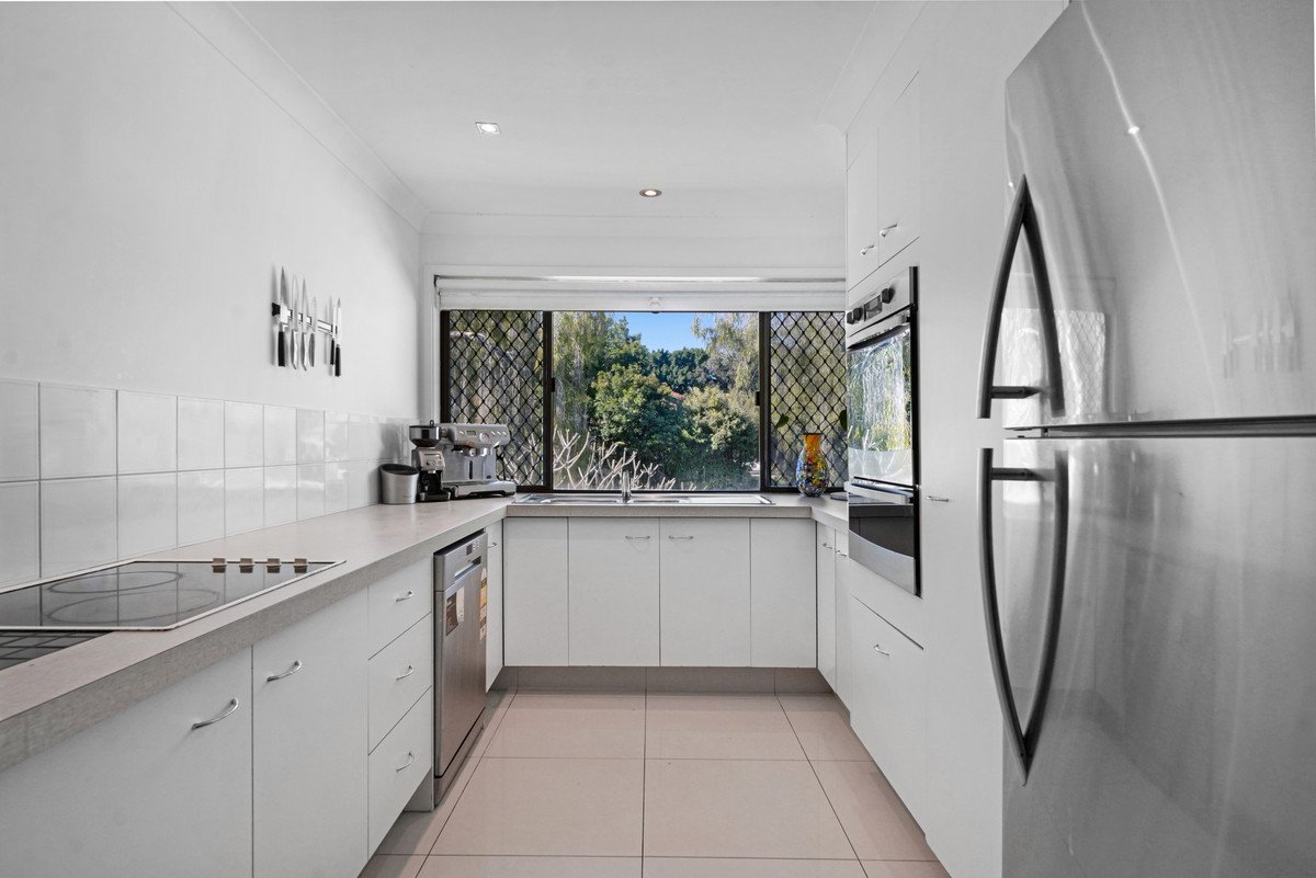 2/1 Snowgum Court Burleigh Waters 8
