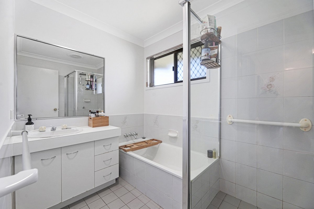 2/1 Snowgum Court Burleigh Waters 12