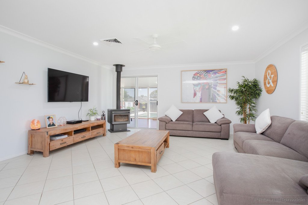 21 Somerset Drive THORNTON 9