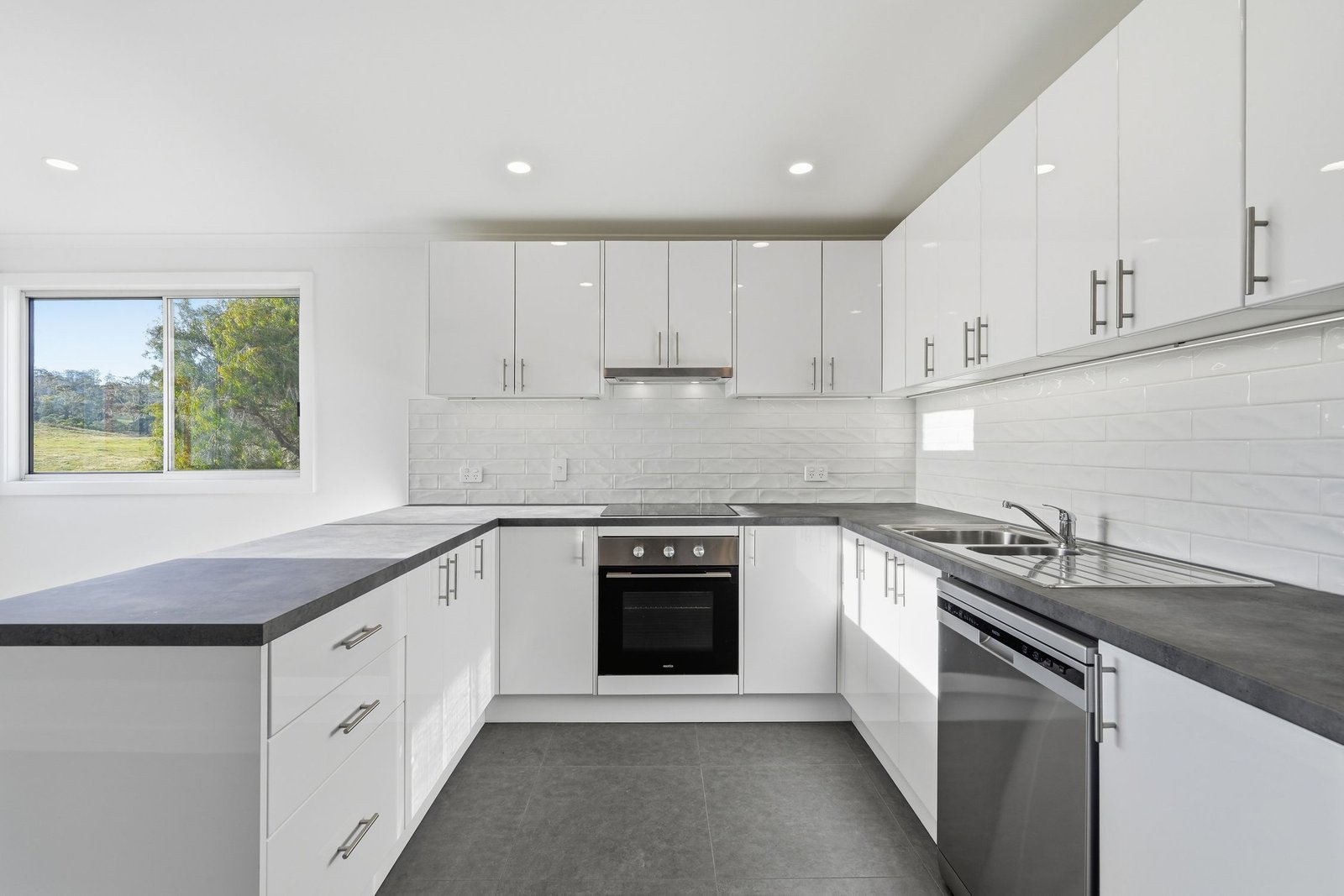 21 Spitfarm Rd  OPOSSUM BAY 2