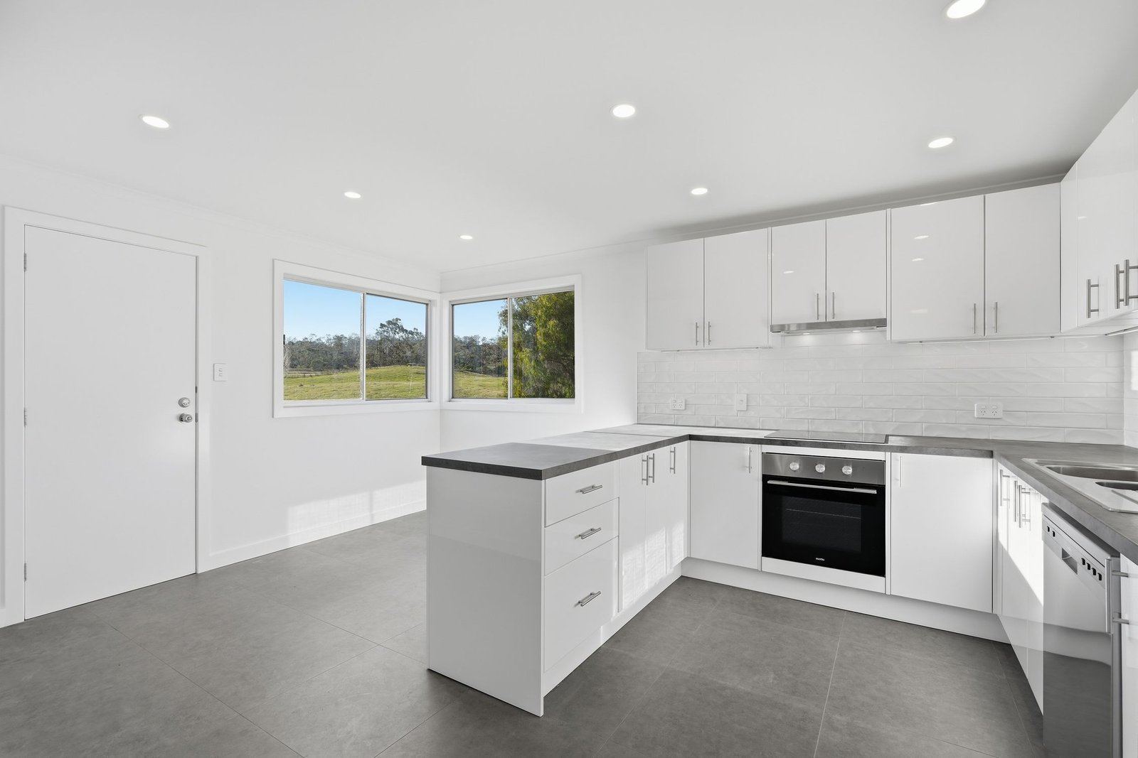 21 Spitfarm Rd  OPOSSUM BAY 3