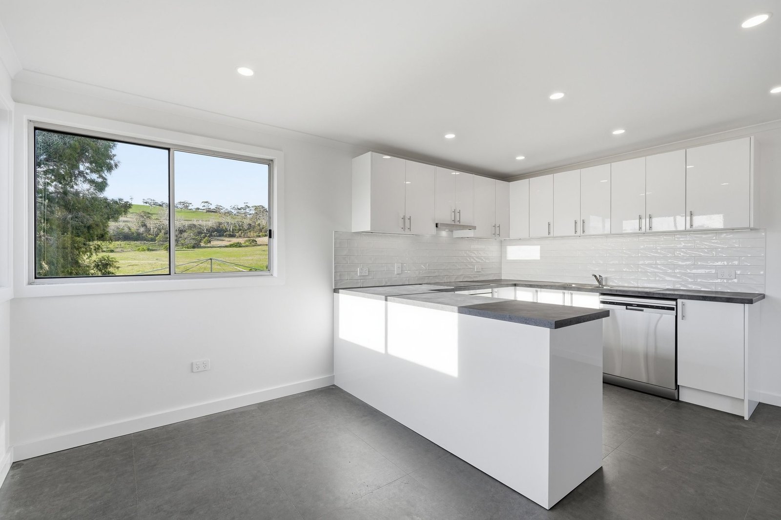 21 Spitfarm Rd  OPOSSUM BAY 6