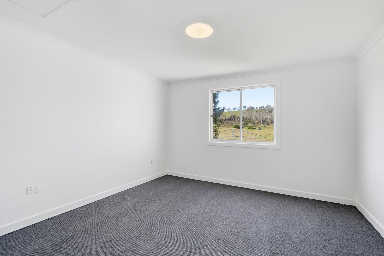 21 Spitfarm Rd  OPOSSUM BAY 8