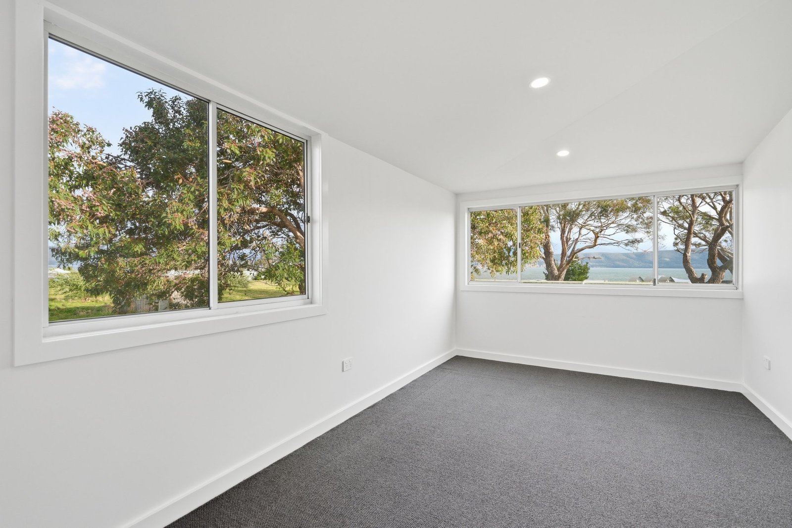 21 Spitfarm Rd  OPOSSUM BAY 9