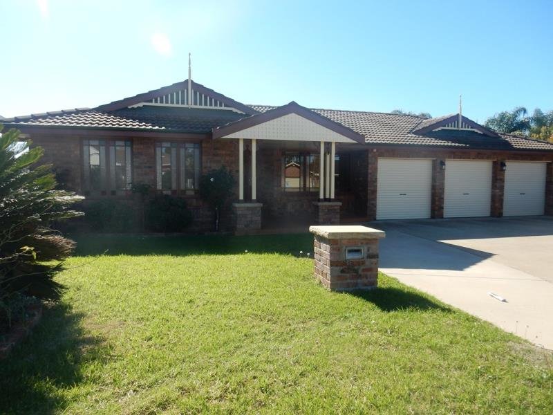 21 Stratford Place TAMWORTH 1