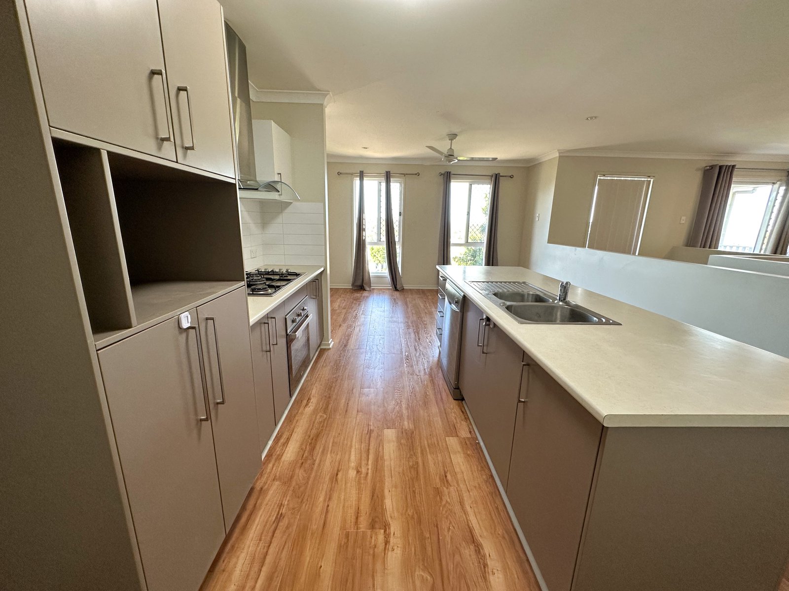 21 STURT Court GLEN EDEN 3