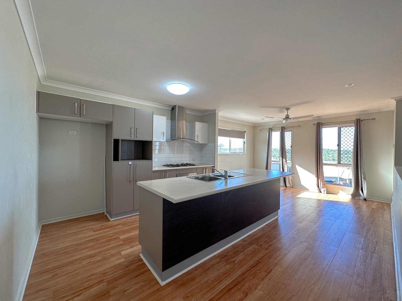 21 STURT Court GLEN EDEN 4