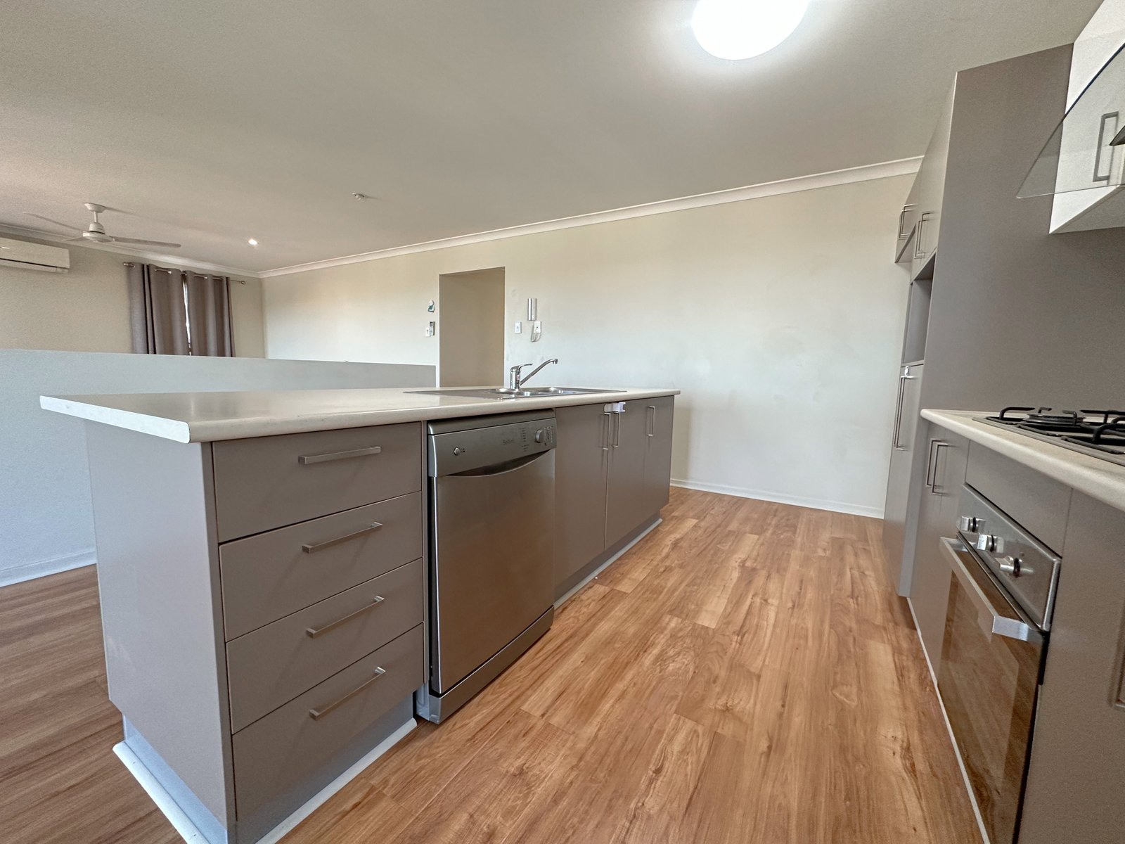 21 STURT Court GLEN EDEN 5