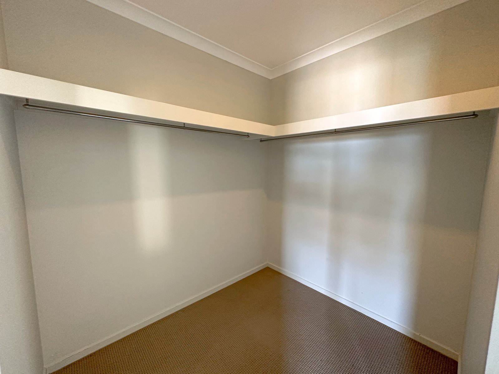 21 STURT Court GLEN EDEN 10