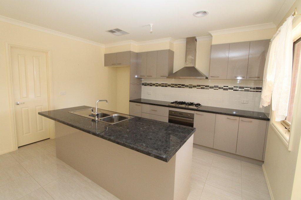 21 Sutcliffe Street Lucas 2