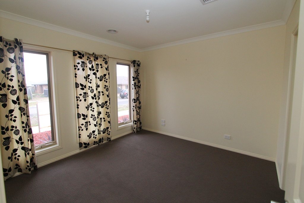 21 Sutcliffe Street Lucas 4